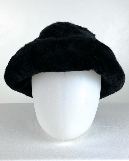 Cappello Nero in Pelliccia Sintetica