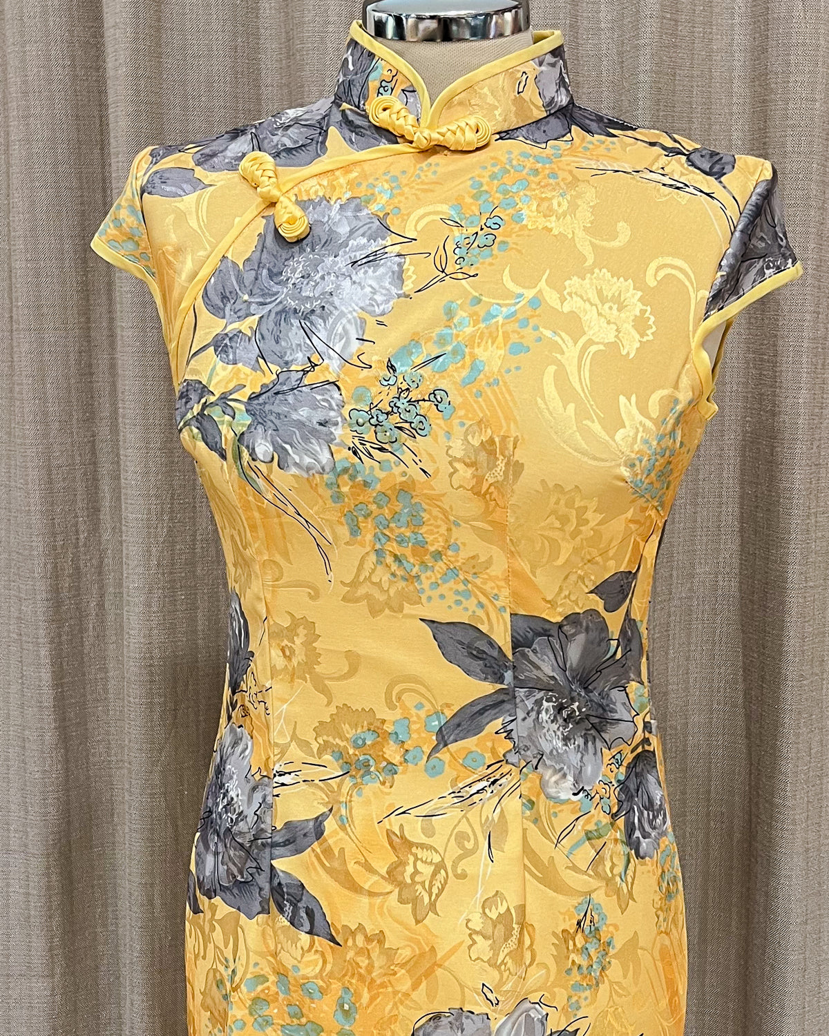 Cheongsam A Fiori Smanicato Taglia XS