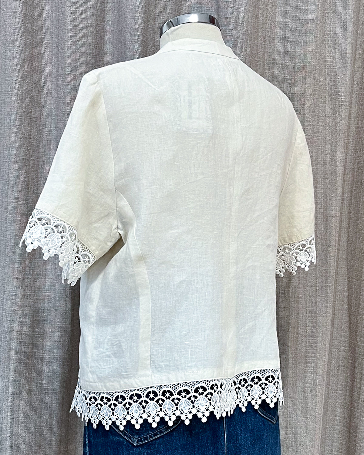 Blusa In Lino Con Ricami E Bottoni Gioiello S